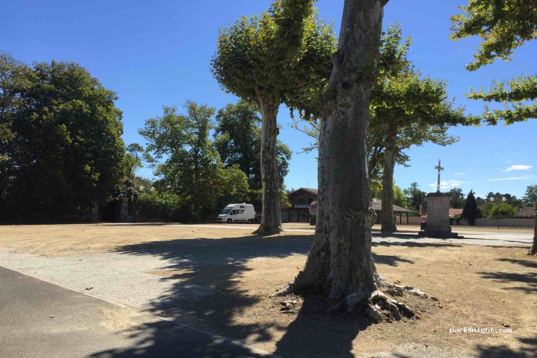 (40110) Morcenx-la-Nouvelle - 10 Place du Bourg — foto
