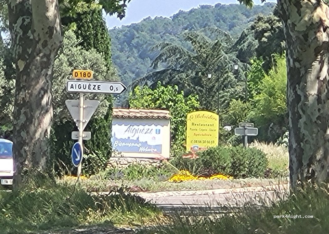 (30760) Aiguèze - D901 — foto
