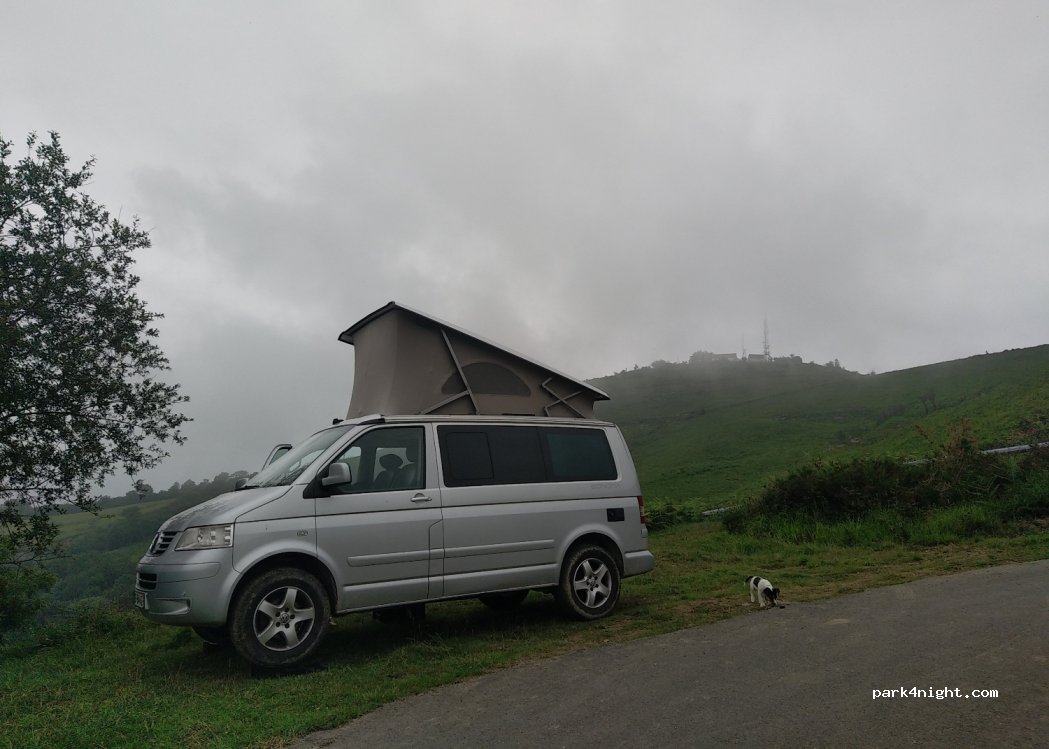 (64470) Tardets-Sorholus - Unnamed Road — foto