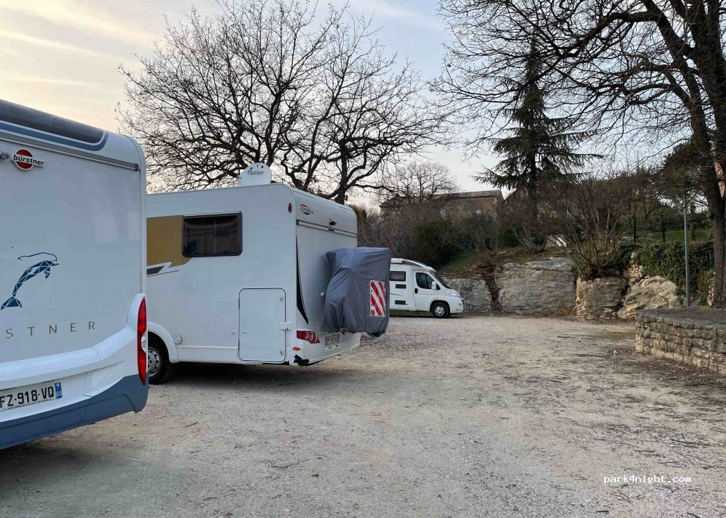 (84220) Goult - Chemin des Écoles — foto 2