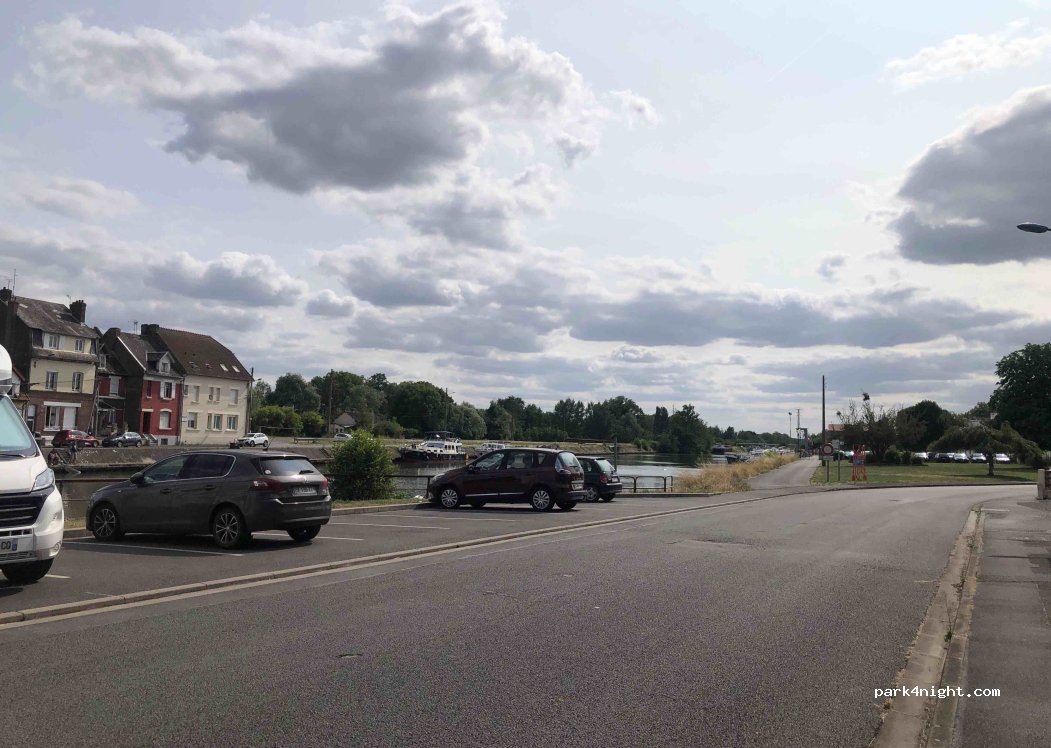 (02300) Chauny - 18 Rue du Port — foto