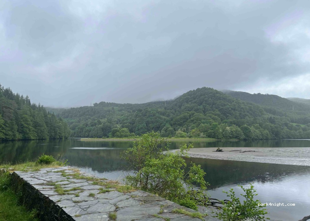 (PH16 5LB) Pitlochry - Unnamed Road — foto