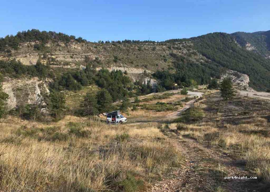 (04240) Saint-Benoît - Unnamed Road — foto 3