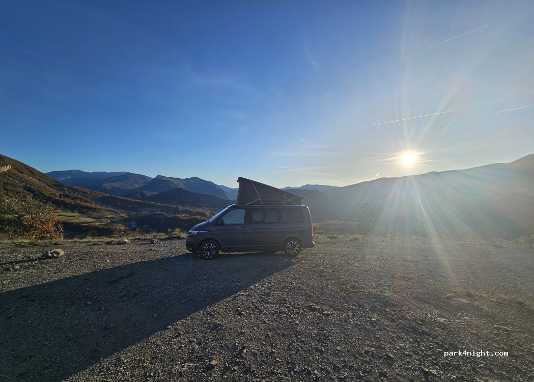 (04240) Saint-Benoît - Unnamed Road — foto 5