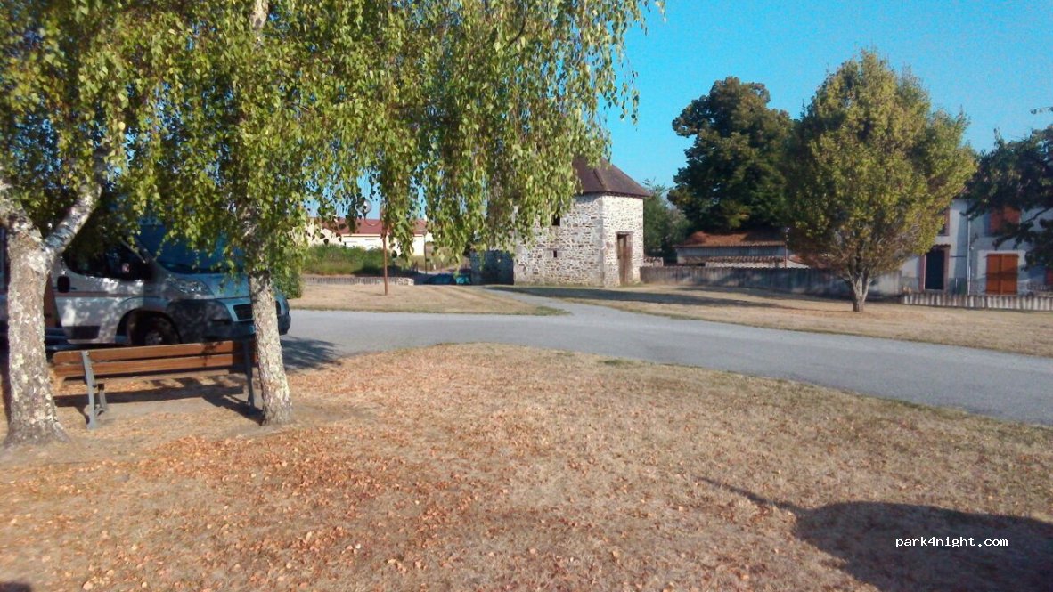 (87300) Peyrat-de-Bellac - 4 Rue de l'Église — foto