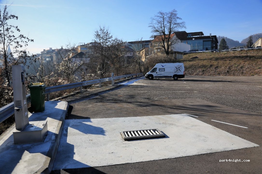 Parkirišče Stara Sava — foto