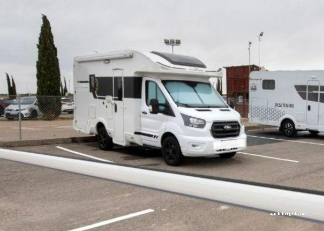 Estacionamiento de autocaravanas — foto