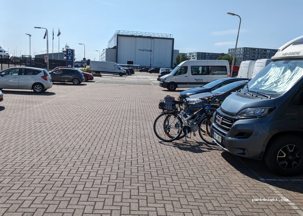 (2951 GA) Alblasserdam - 1 Marineweg — foto