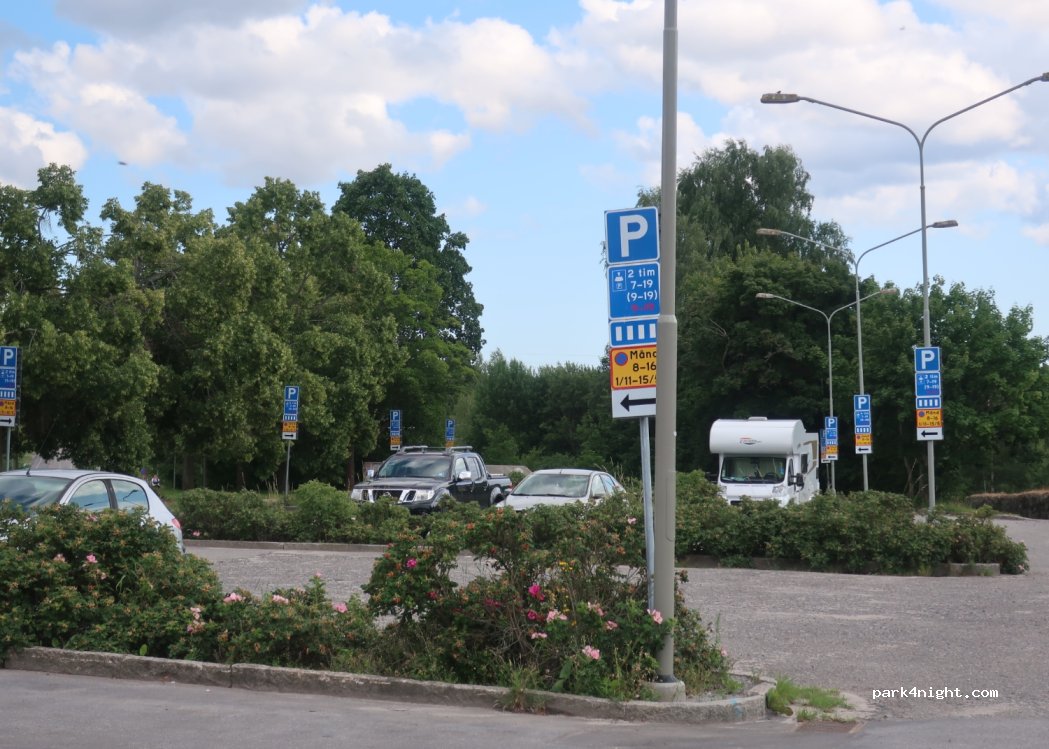 (128 38) Stockholm - 52 Skarpnäcksvägen — foto
