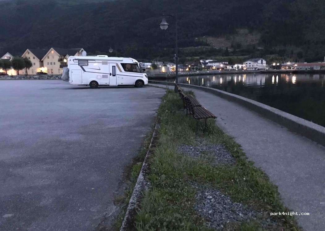 (6770)  - 19 Sjøgata — foto