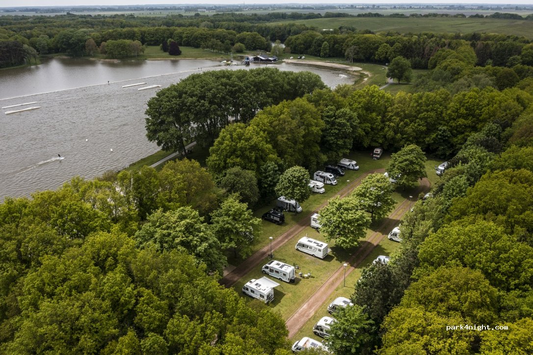 Wohnmobilstellplatz Veendam — foto