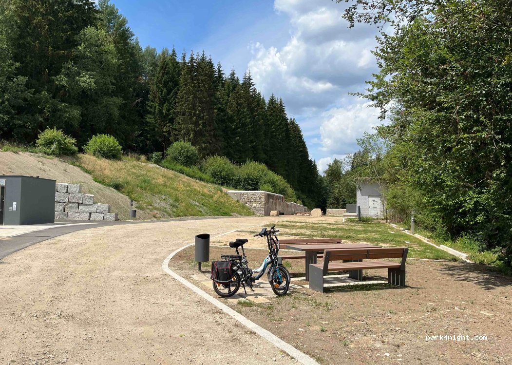 Wohnmobilstellplatz Am Thuswald — foto