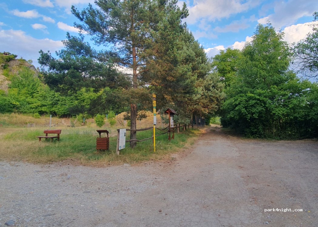 (900 53) Pernek - Unnamed Road — foto