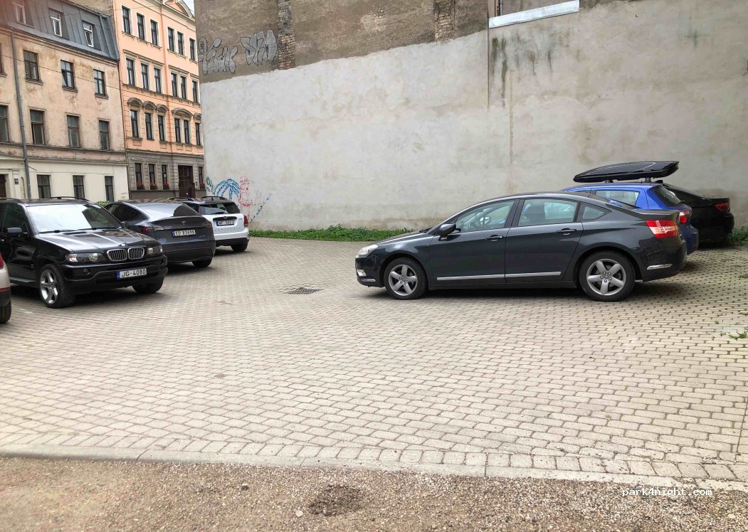 (1050) Rīga - 100-8 Dzirnavu iela — foto