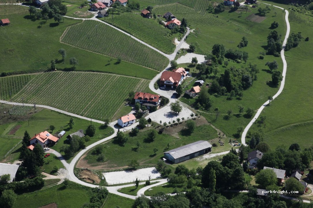 (8272) Kostanjek - 18 Kostanjek, Restaurant Dular — foto