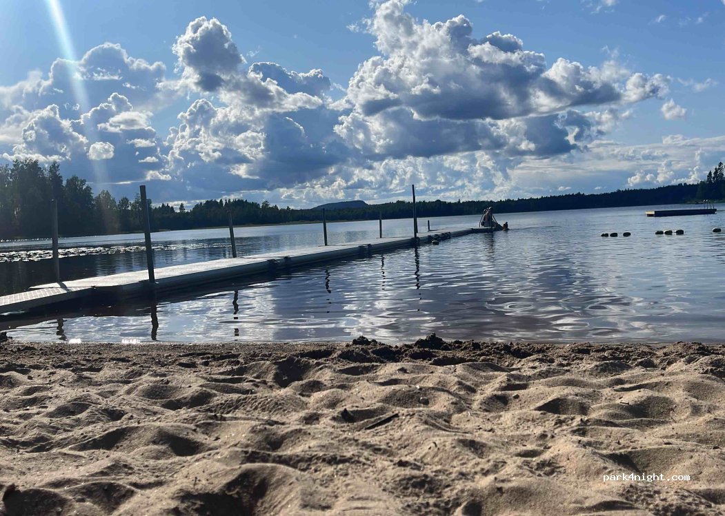 (862 95) Gårdsjön - — foto