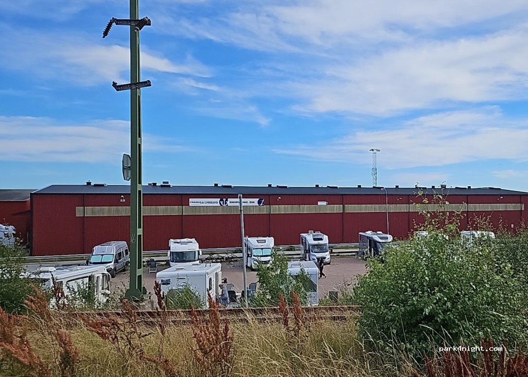 Husbilsställplats grusplan — foto 2
