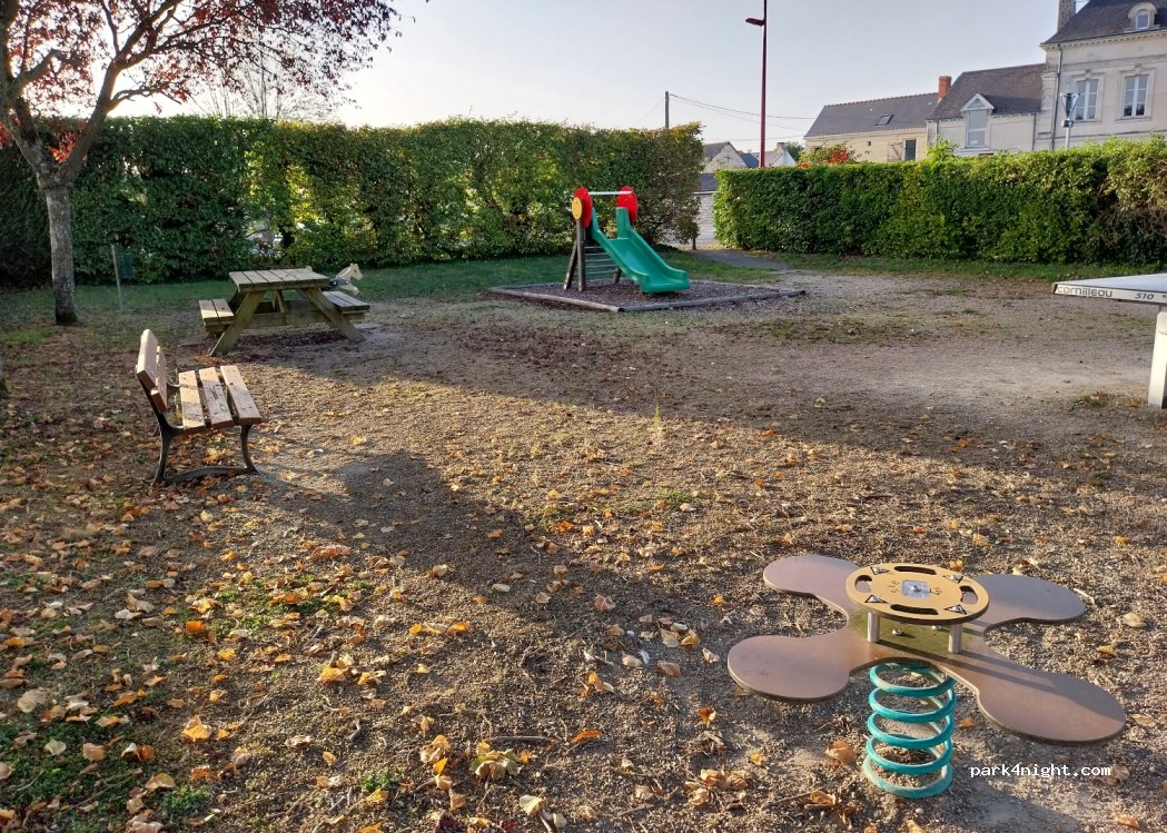 (49260) Courchamps - 22 Place de la Mairie — foto
