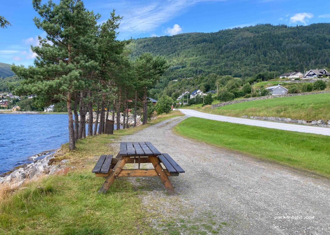 (6777) Stårheim - 5580 Nordfjordvegen — foto