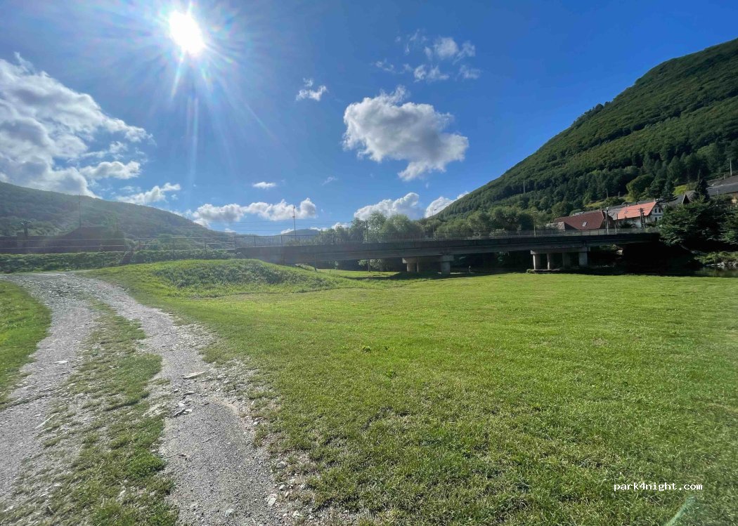 (044 32) Malá Lodina - Unnamed Road — foto