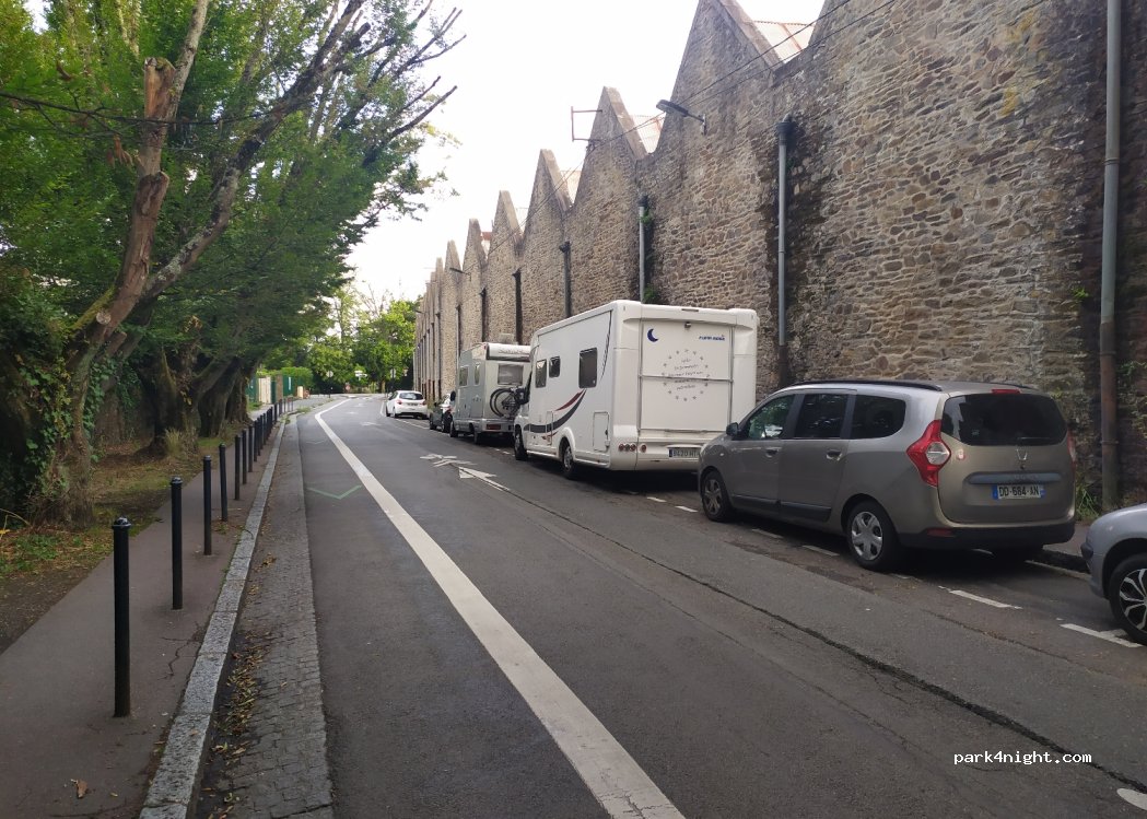 (44300) Nantes - 2 Boulevard du Petit Port — foto