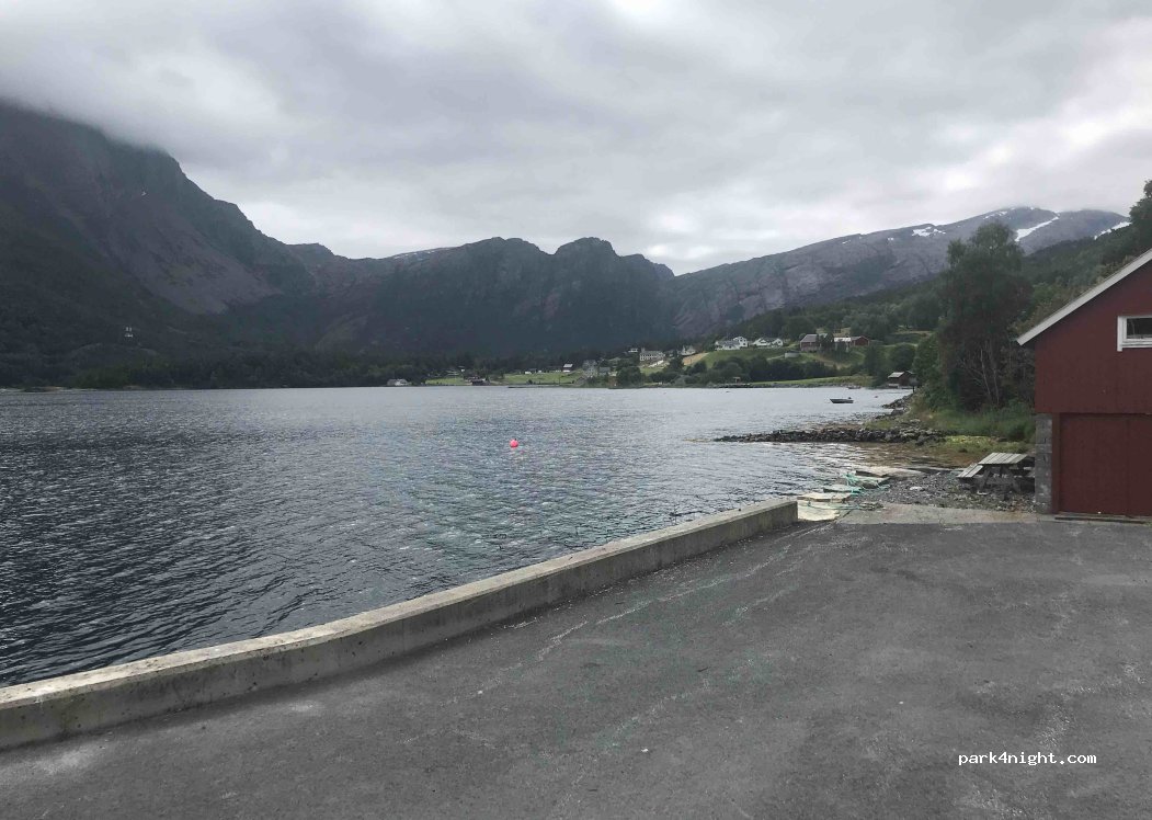 (6737) Ålfoten - 34 Ålfotvegen — foto