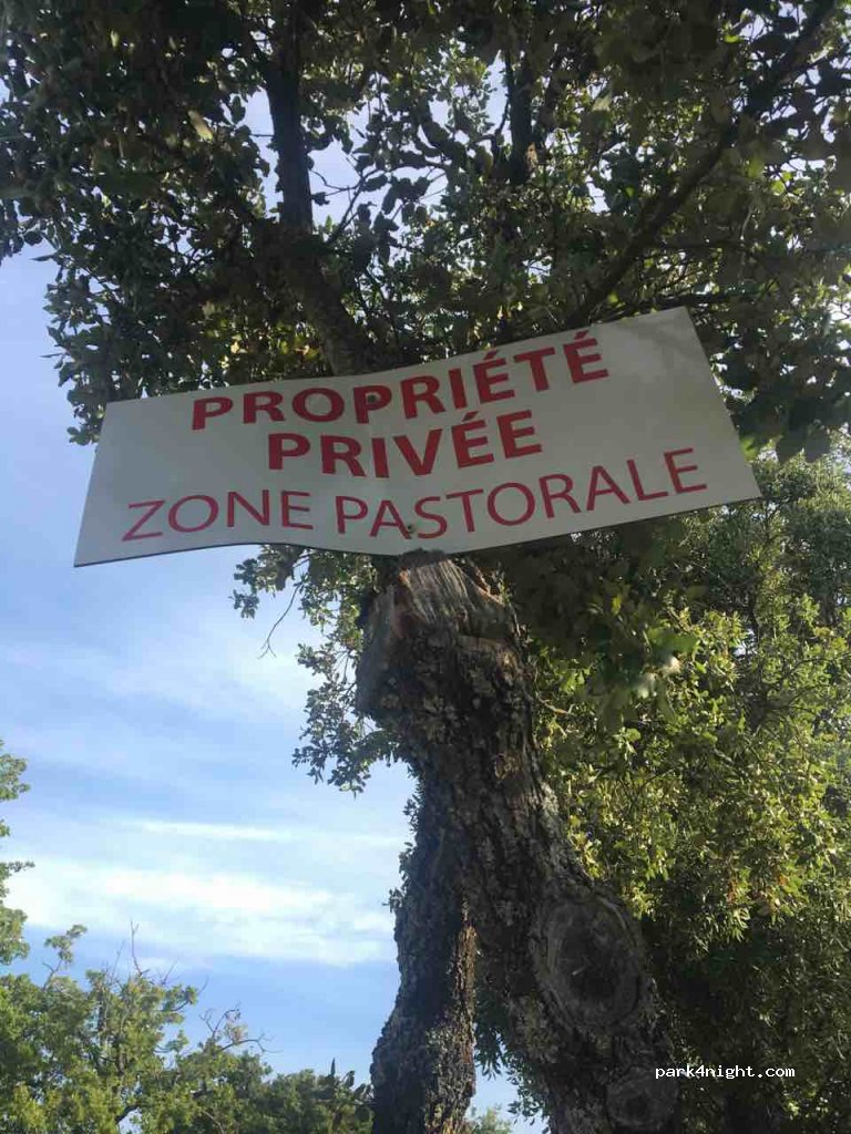 (84480) Buoux - Chemin de l'Oratoire — foto 2
