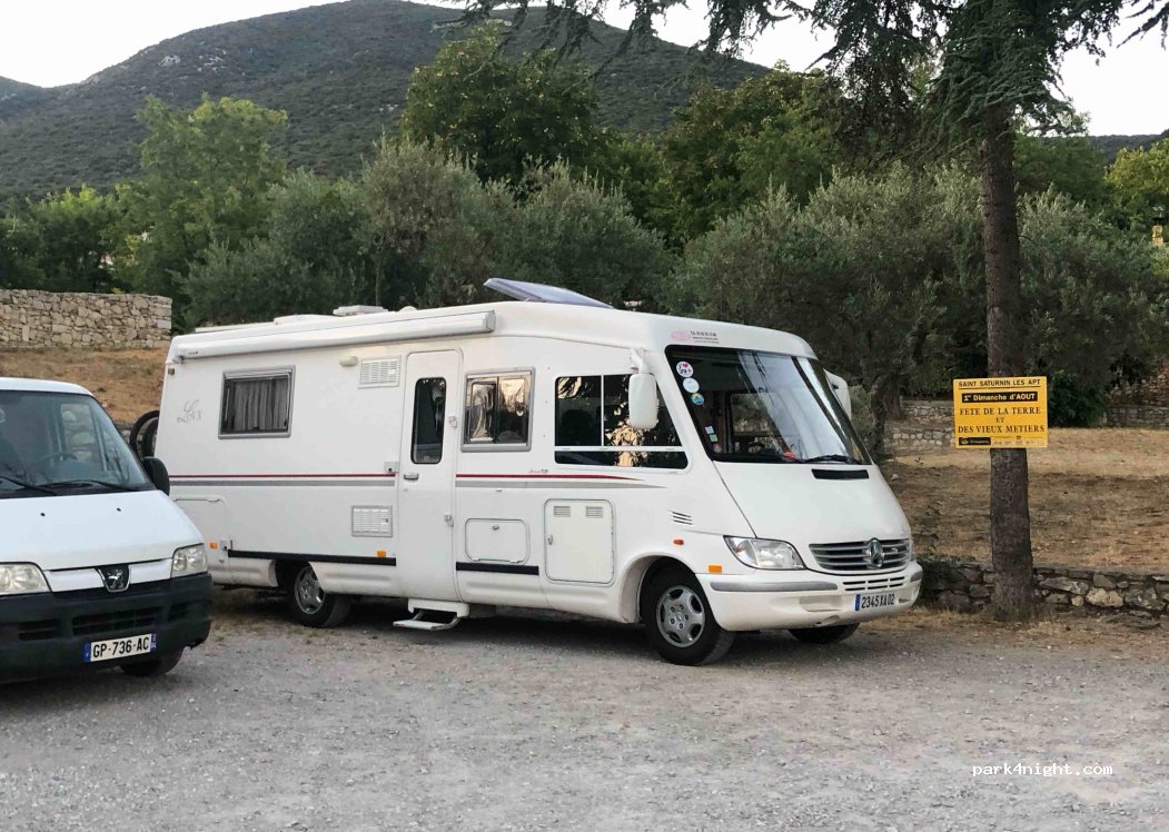 (84400) Rustrel - Vieille Route d'Apt — foto 3