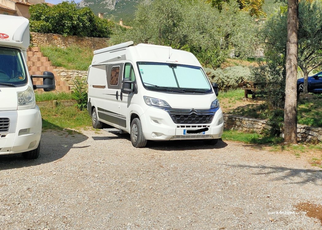 (84400) Rustrel - Vieille Route d'Apt — foto 4