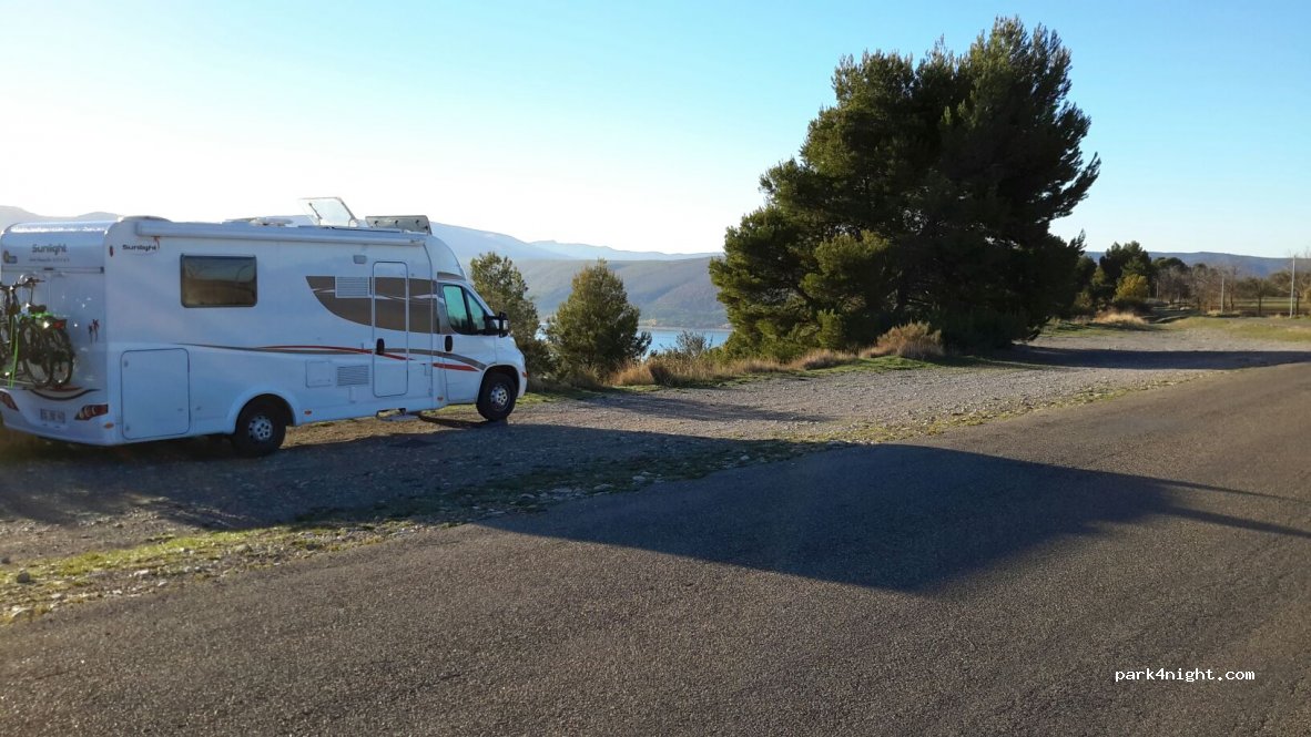 (04360) Moustiers-Sainte-Marie - Unnamed Road — foto