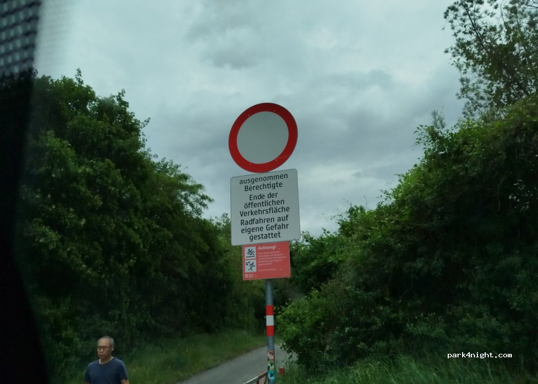 () Vienna - Unnamed Road — foto 2