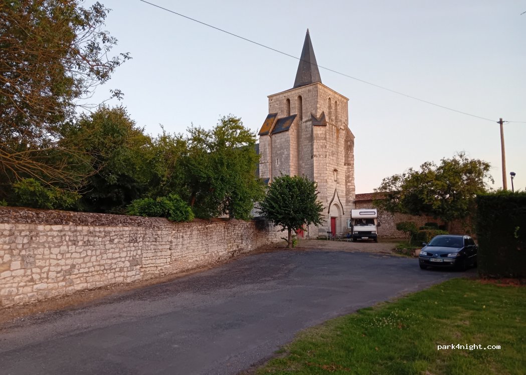 (86200) Chalais - 8 Rue des Aubuis — foto