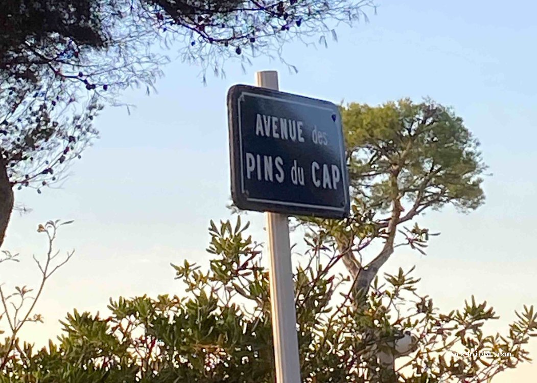 (06160) Antibes - 70 Avenue des Pins du Cap — foto