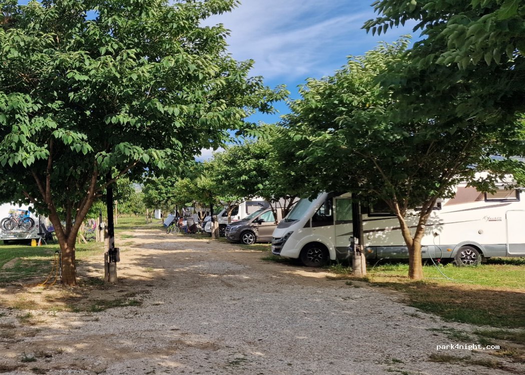 Market Belulaj camping — foto 4