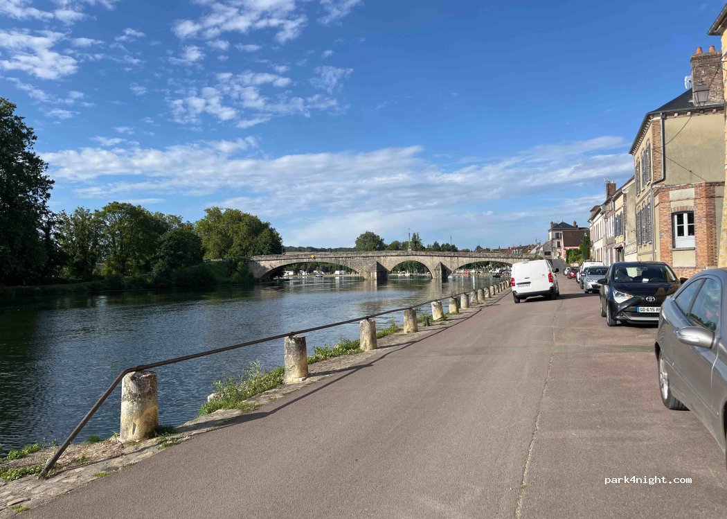 (89500) Villeneuve-sur-Yonne - 2 Quai du Commerce — foto