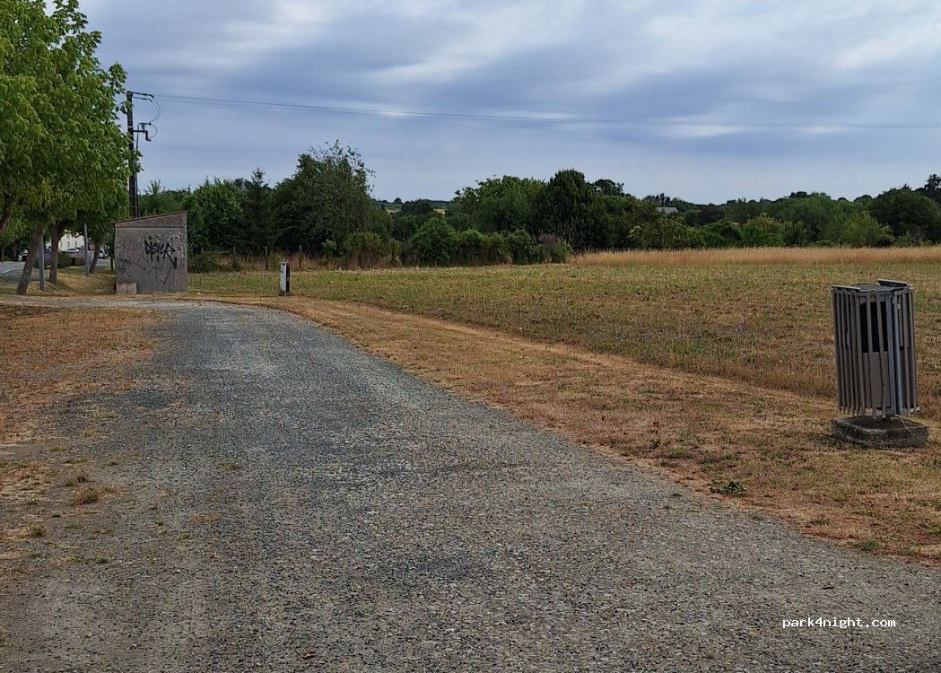 (17770) Saint-Hilaire-de-Villefranche - 50 Avenue de Saintes — foto