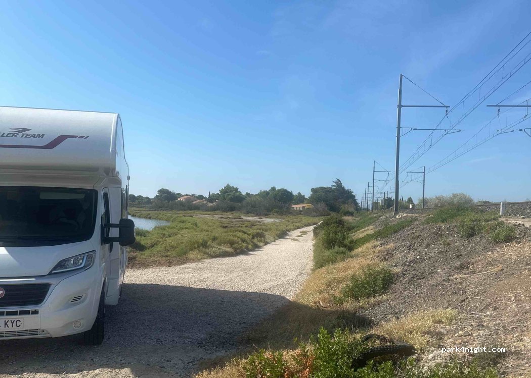 (11510) Fitou - Unnamed Road — foto