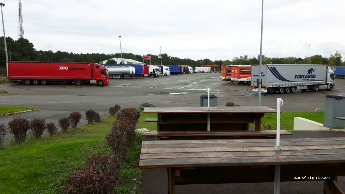 (40260) Castets - 476 Rue du Centre Routier — foto 2