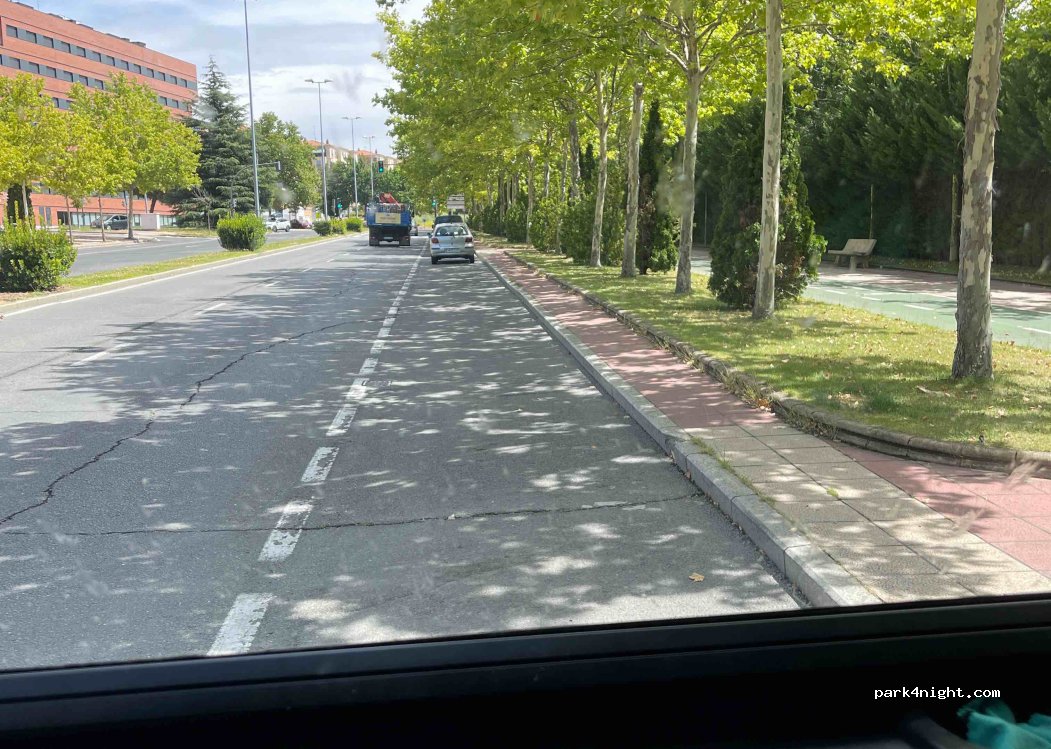 (37006) Salamanca - Avenue Alfonso XI — foto