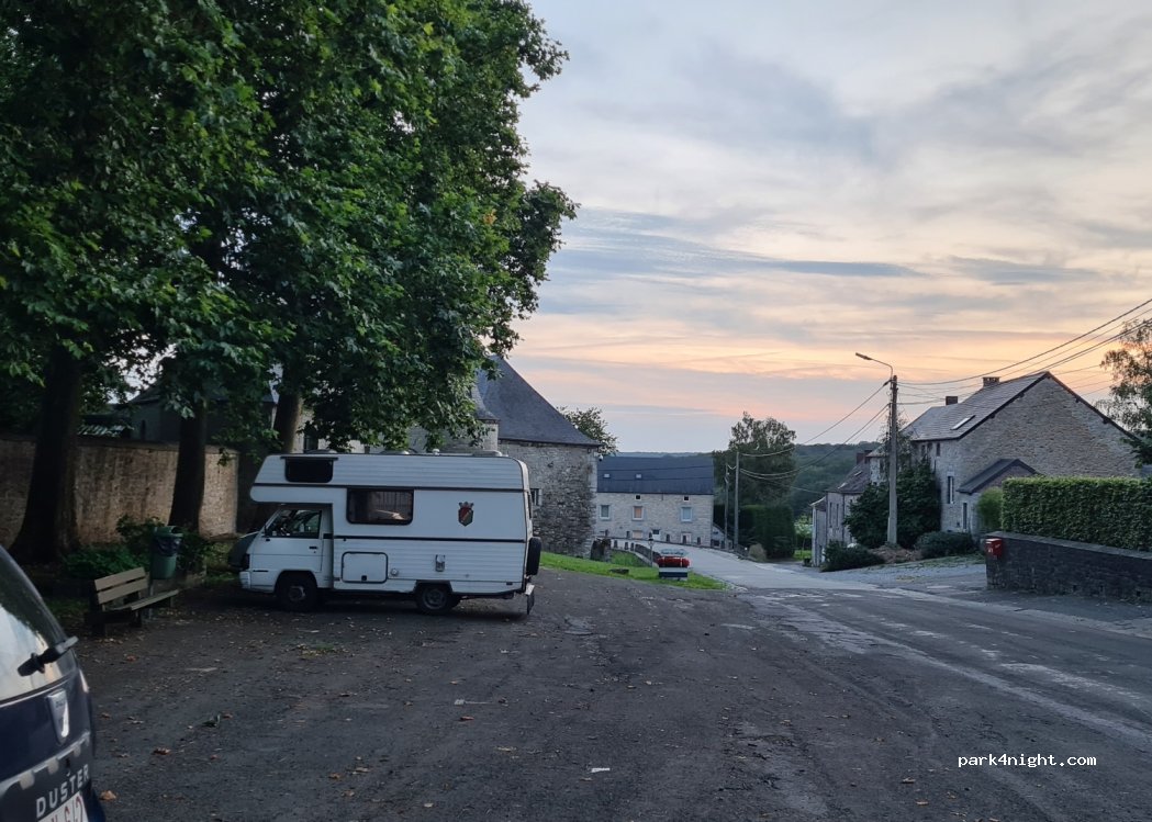 (5600) Philippeville - 10 Place de Roly — foto