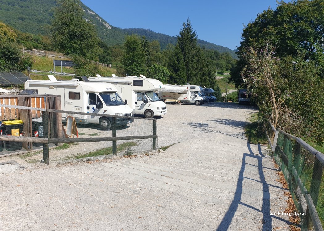 Area di sosta Lago di Tenno — foto 2