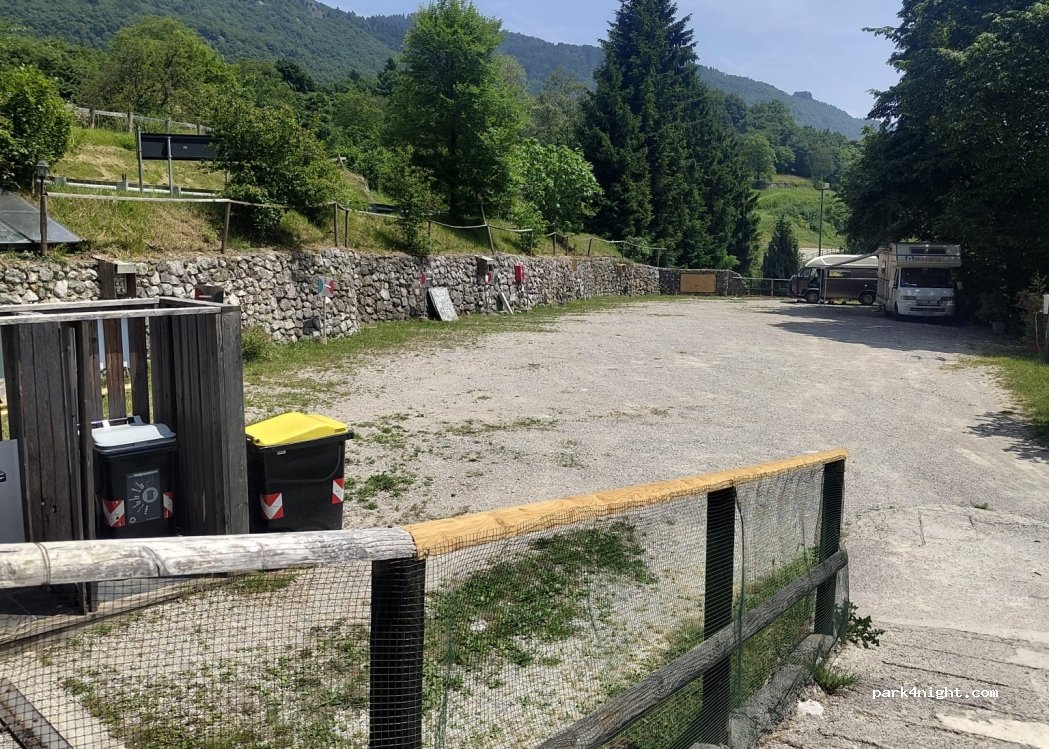 Area di sosta Lago di Tenno — foto 4