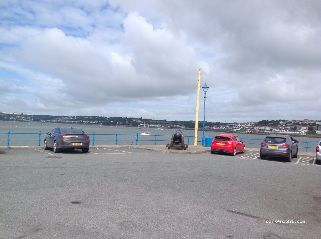 (SA72 6TR)  - Pier Road — foto 2