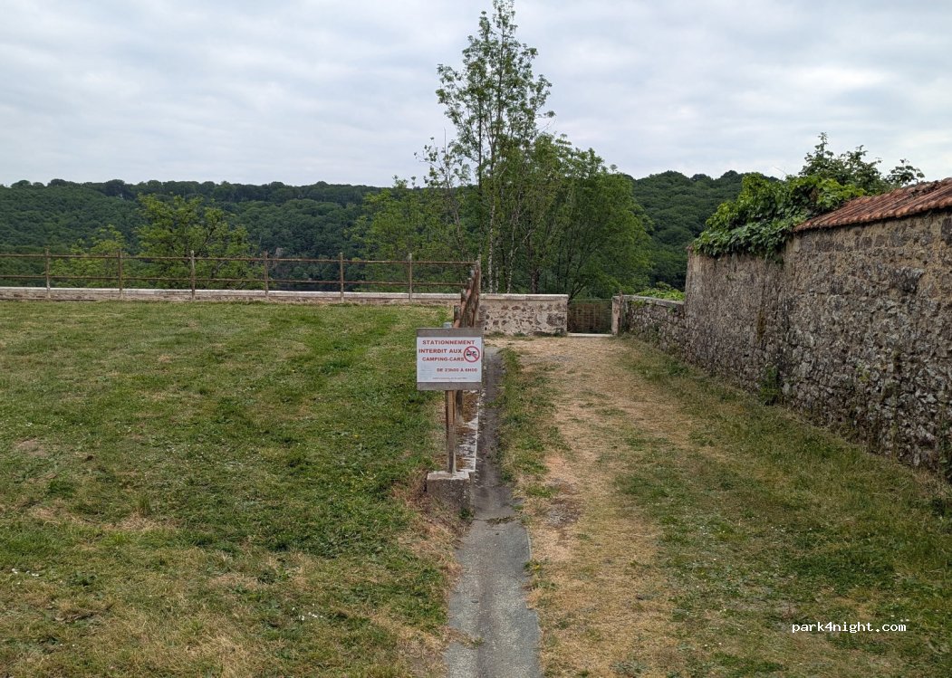 (85200) Mervent - 9 Place du Héraut — foto 5