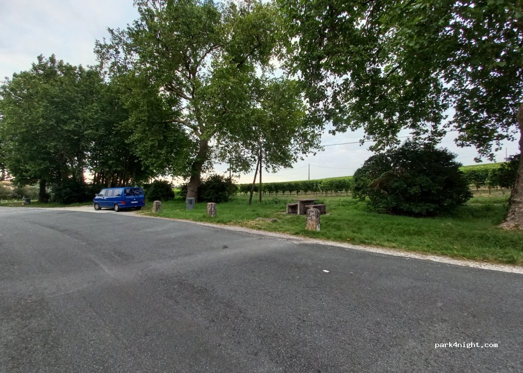 (17150) Mirambeau - La Garenne — foto