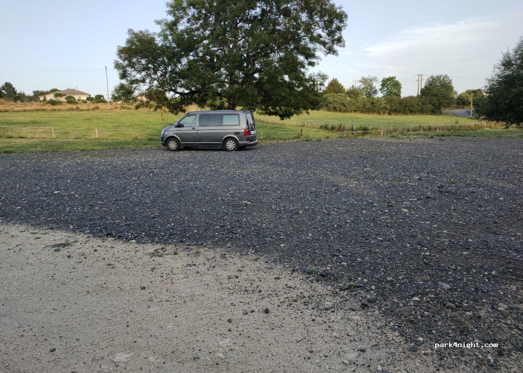 (42550) Apinac - 135 Chemin du Lavoir — foto