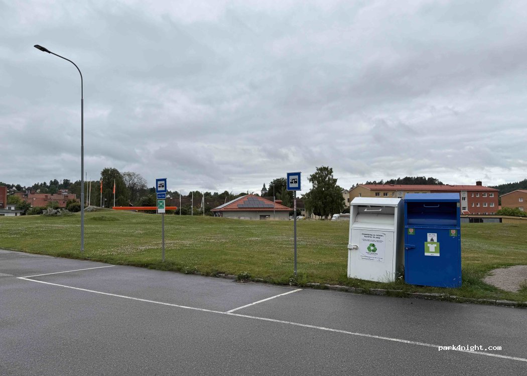 (590 38) Kisa - 1 Bergdalagatan — foto