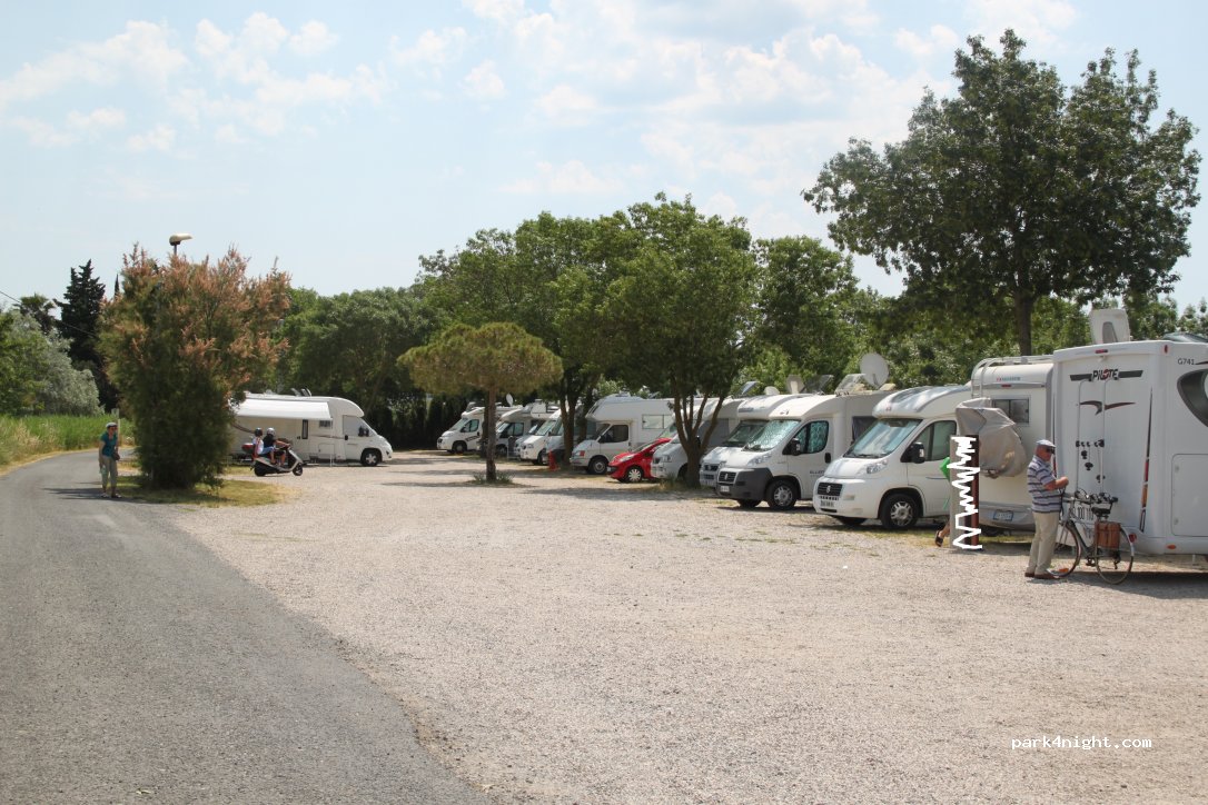 Aire Camping-Car LES PEUPLIERS — foto 4