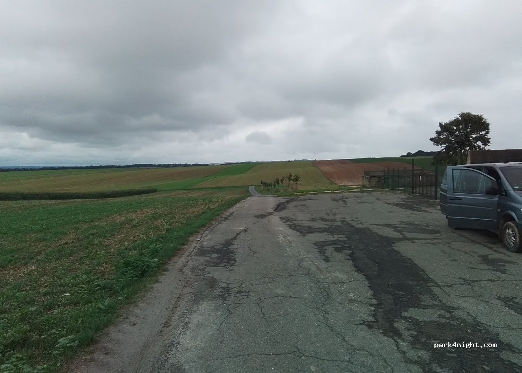(747 16) Hať - Unnamed Road — foto 2