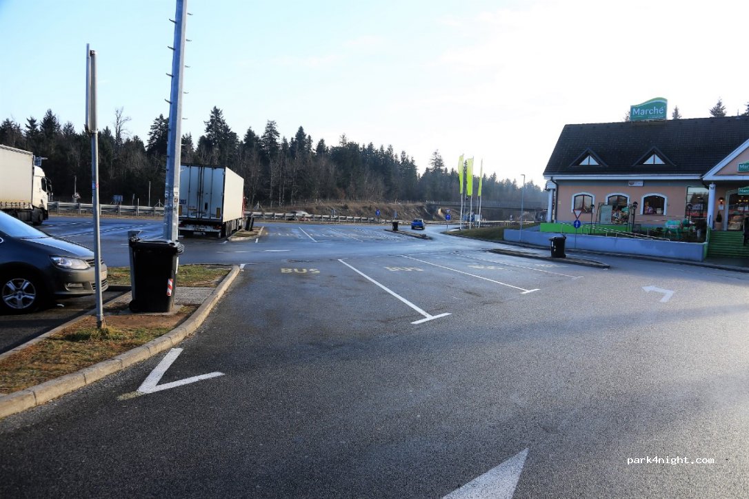 (1370) Logatec - Počivališče Lom — foto